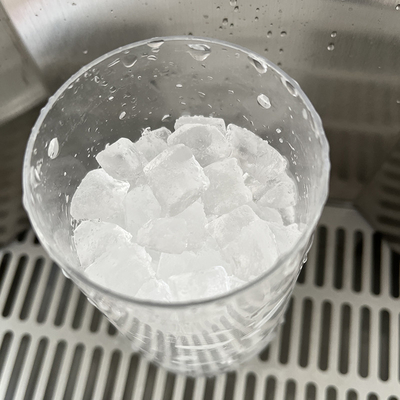R404a 冷却剤用電気氷のキューブ機 配水器と操作が簡単